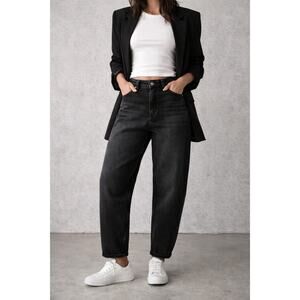 American Eagle Black Barrel Jeans NWT Size 12 Short Curved Horseshoe Leg